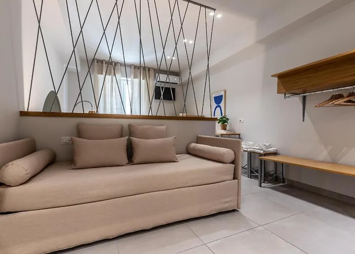 Dafne Speciale, Elegante Con Balcone